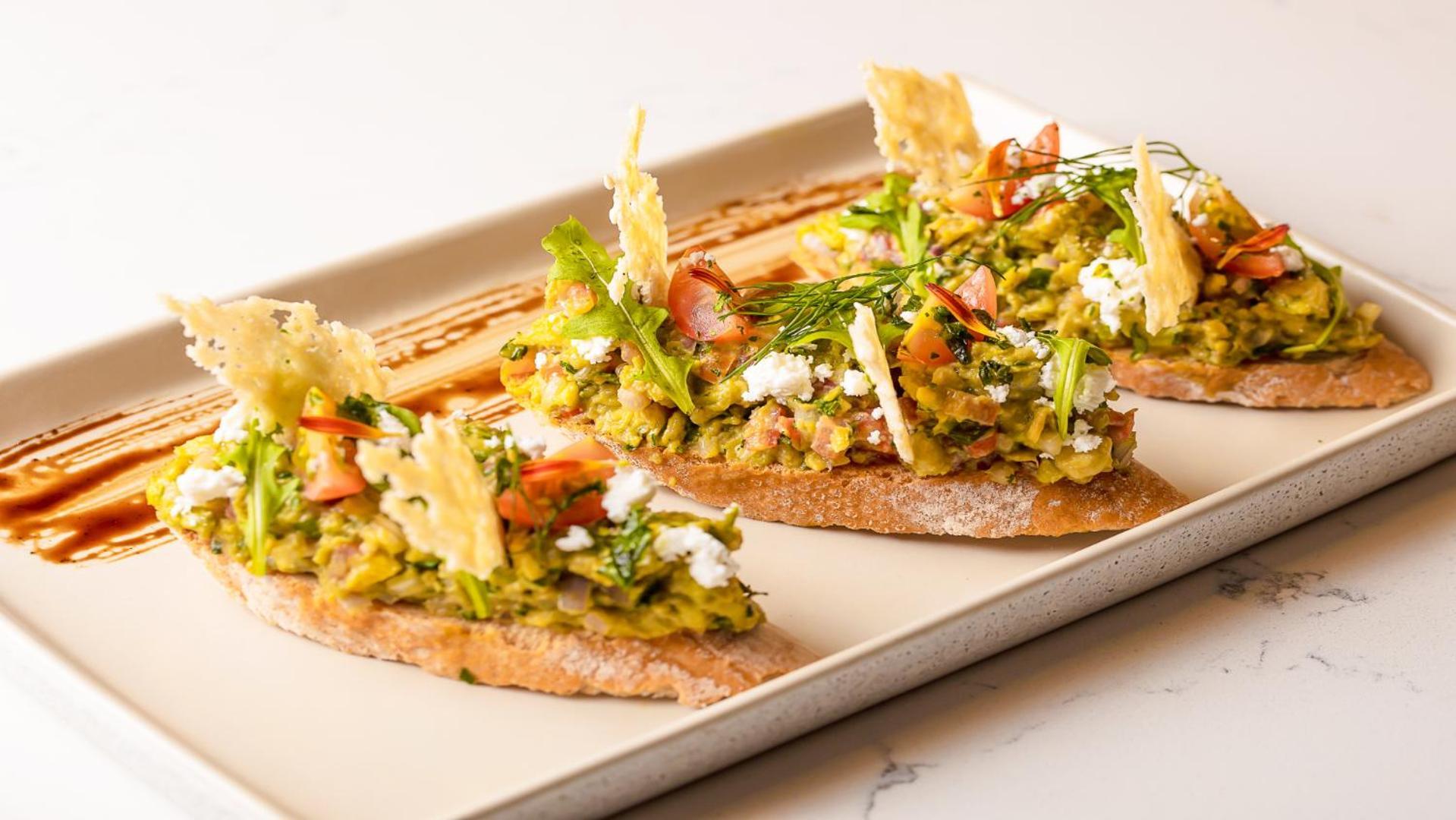 Novotel Mumbai International Airport Dış mekan fotoğraf Avocado toast