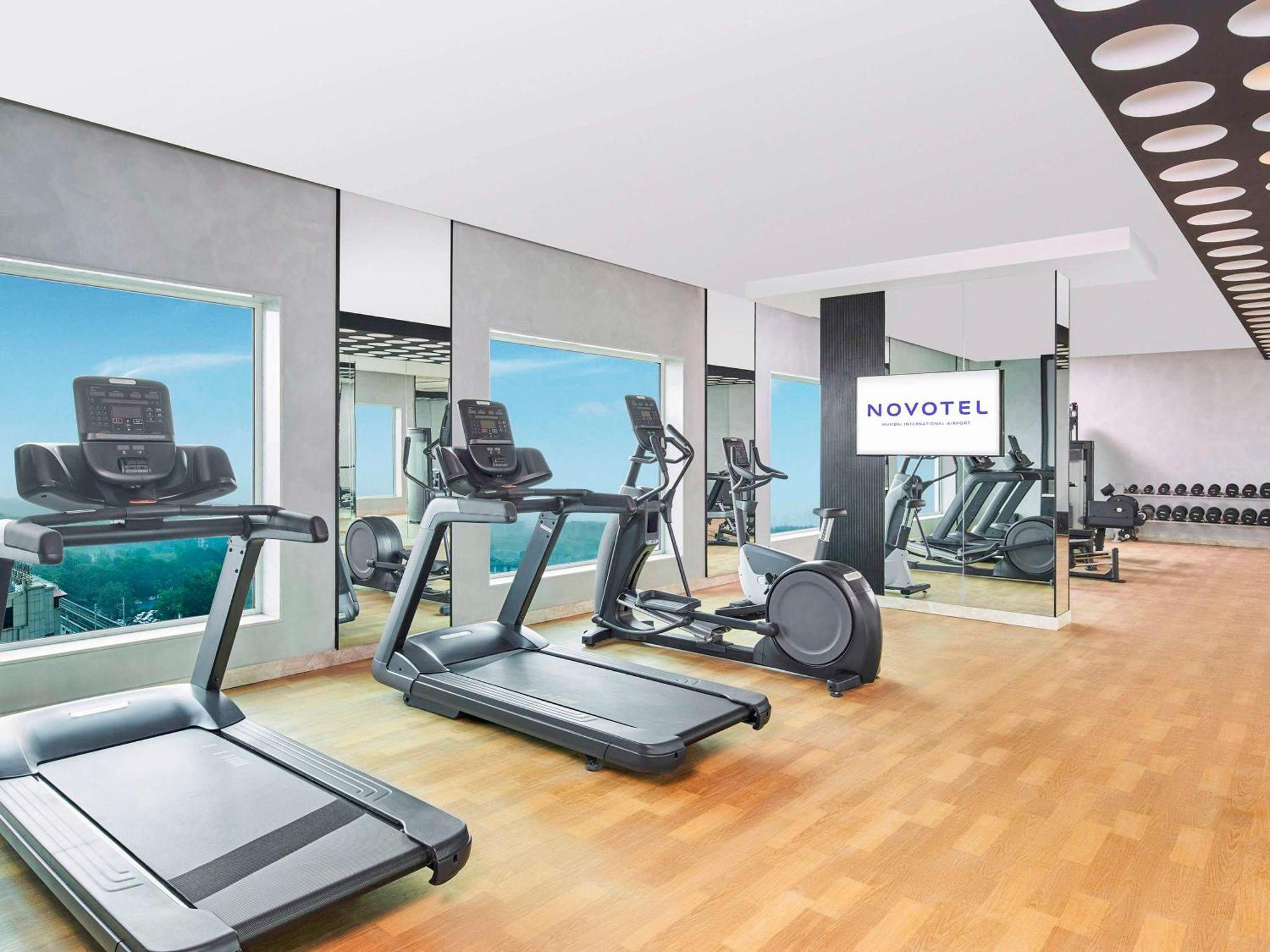 Novotel Mumbai International Airport Dış mekan fotoğraf The gym at Novotel London West