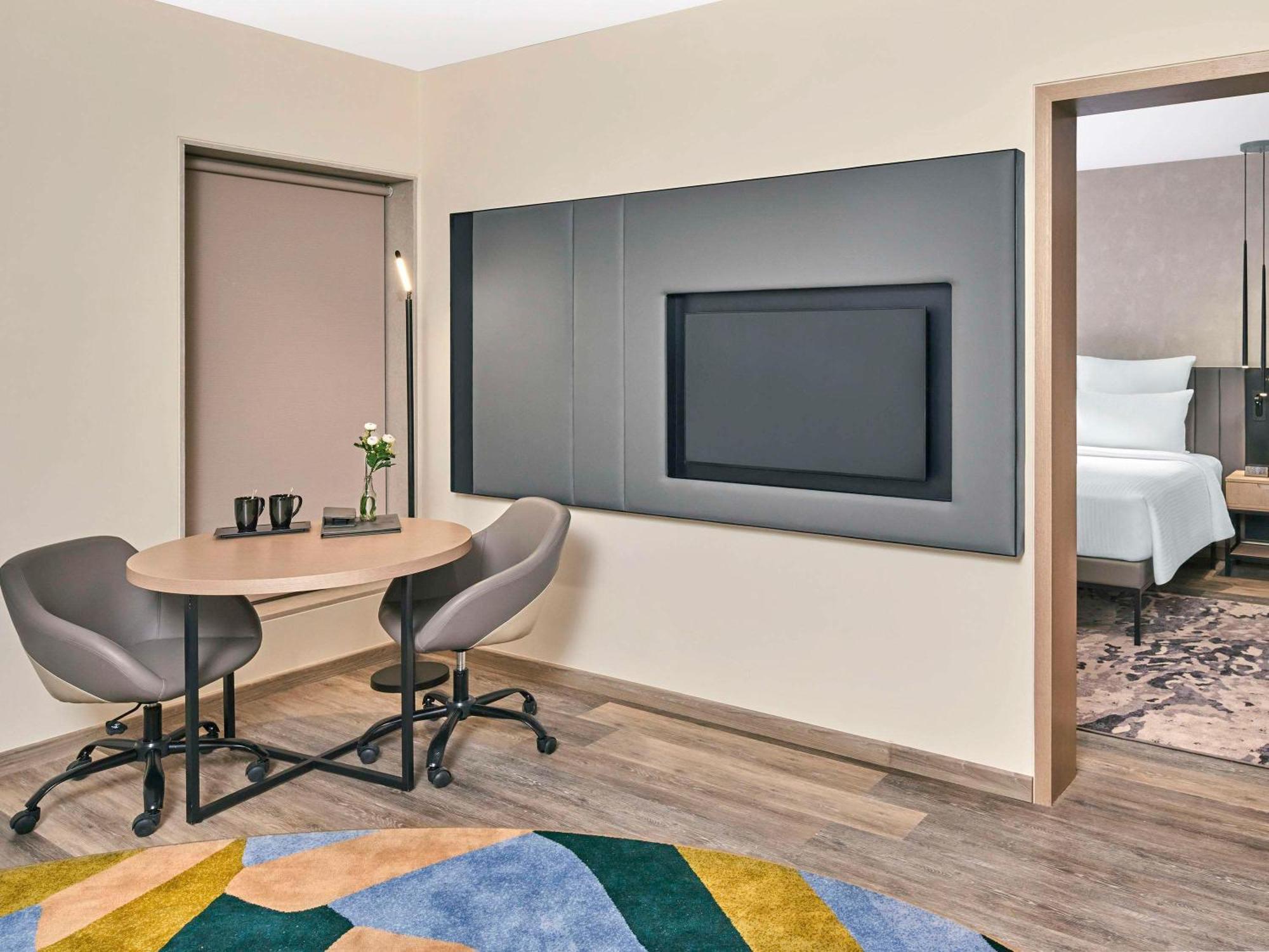 Novotel Mumbai International Airport Dış mekan fotoğraf A room at the hotel