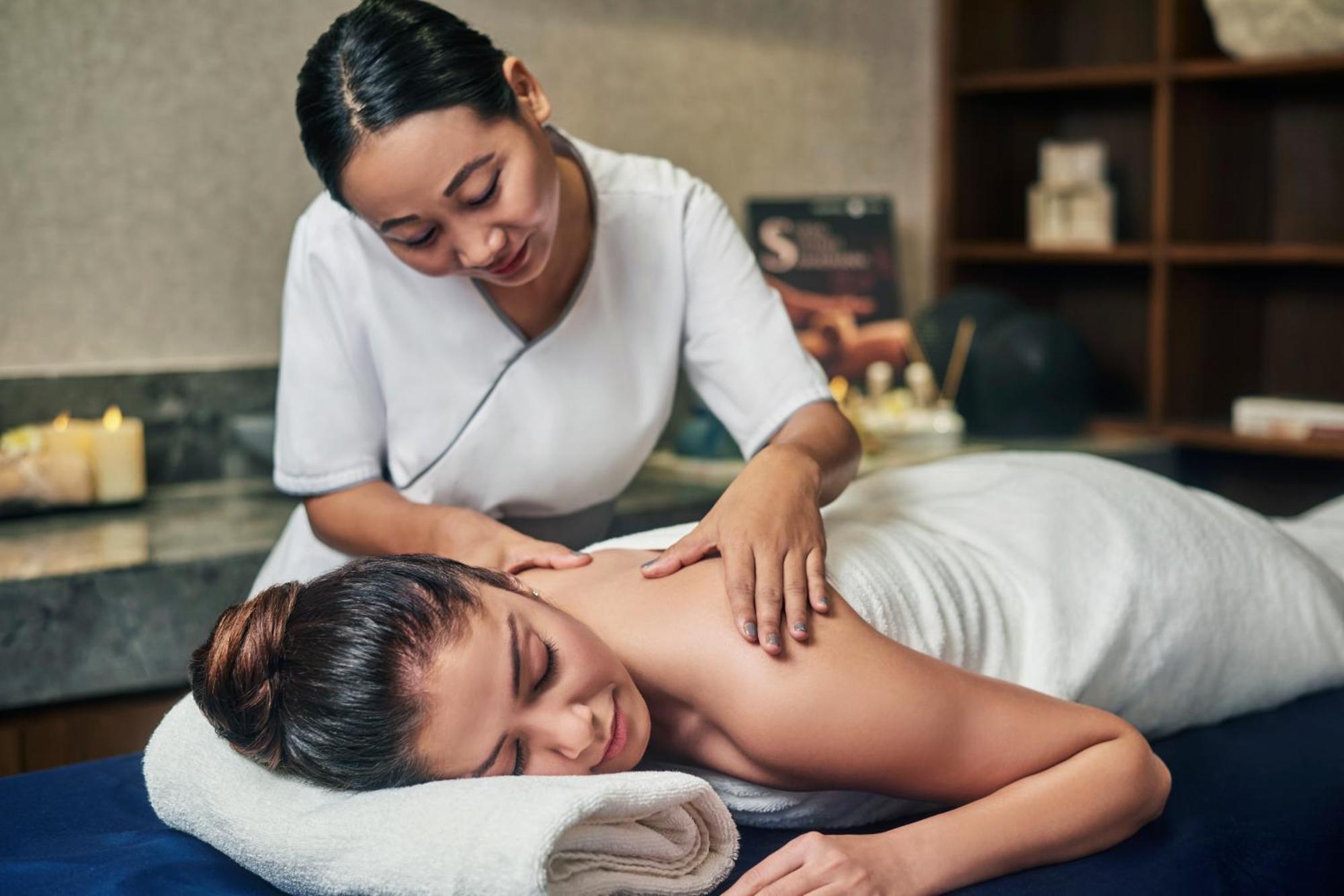 Novotel Mumbai International Airport Dış mekan fotoğraf Thai massage