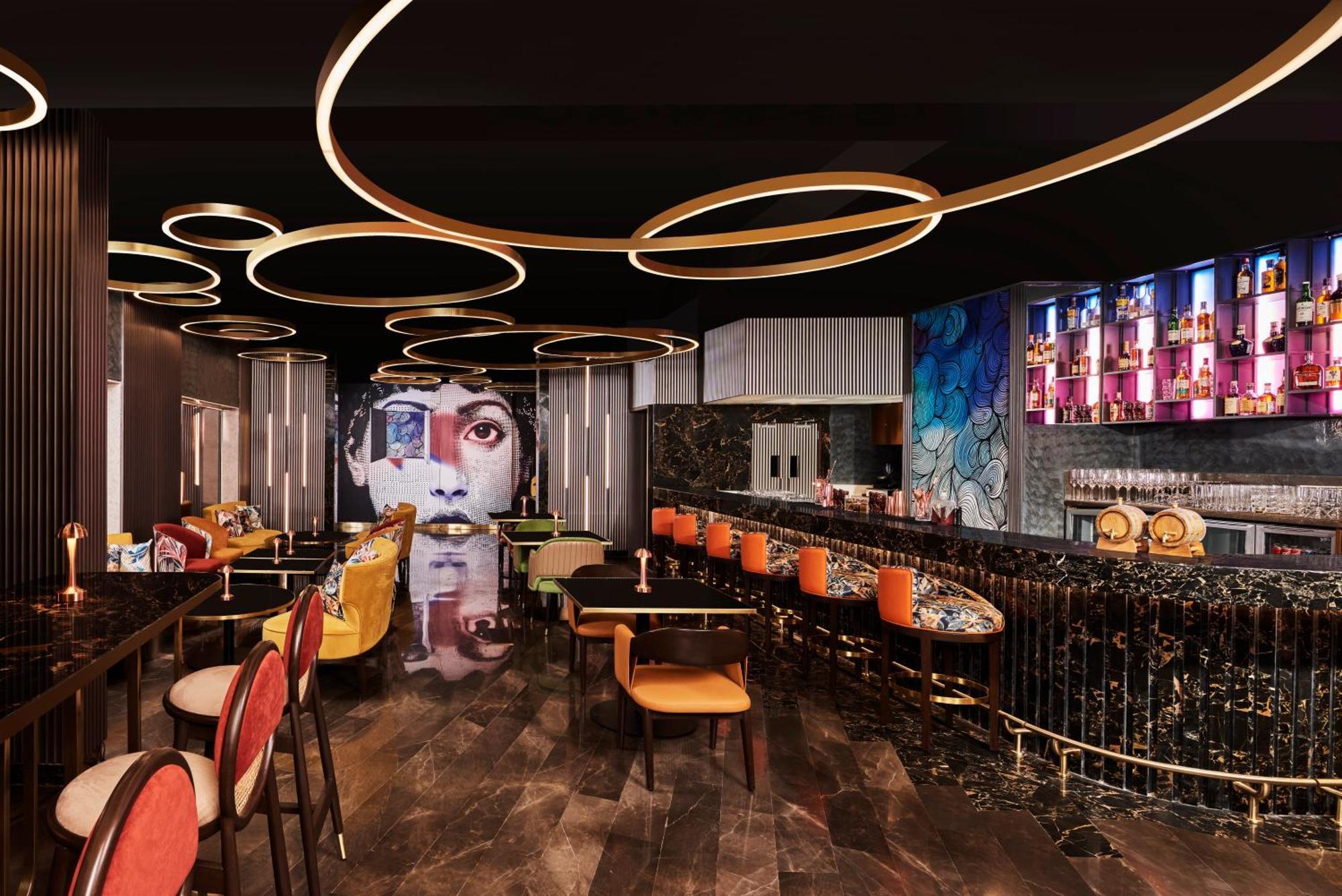 Novotel Mumbai International Airport Dış mekan fotoğraf The interior of the bar