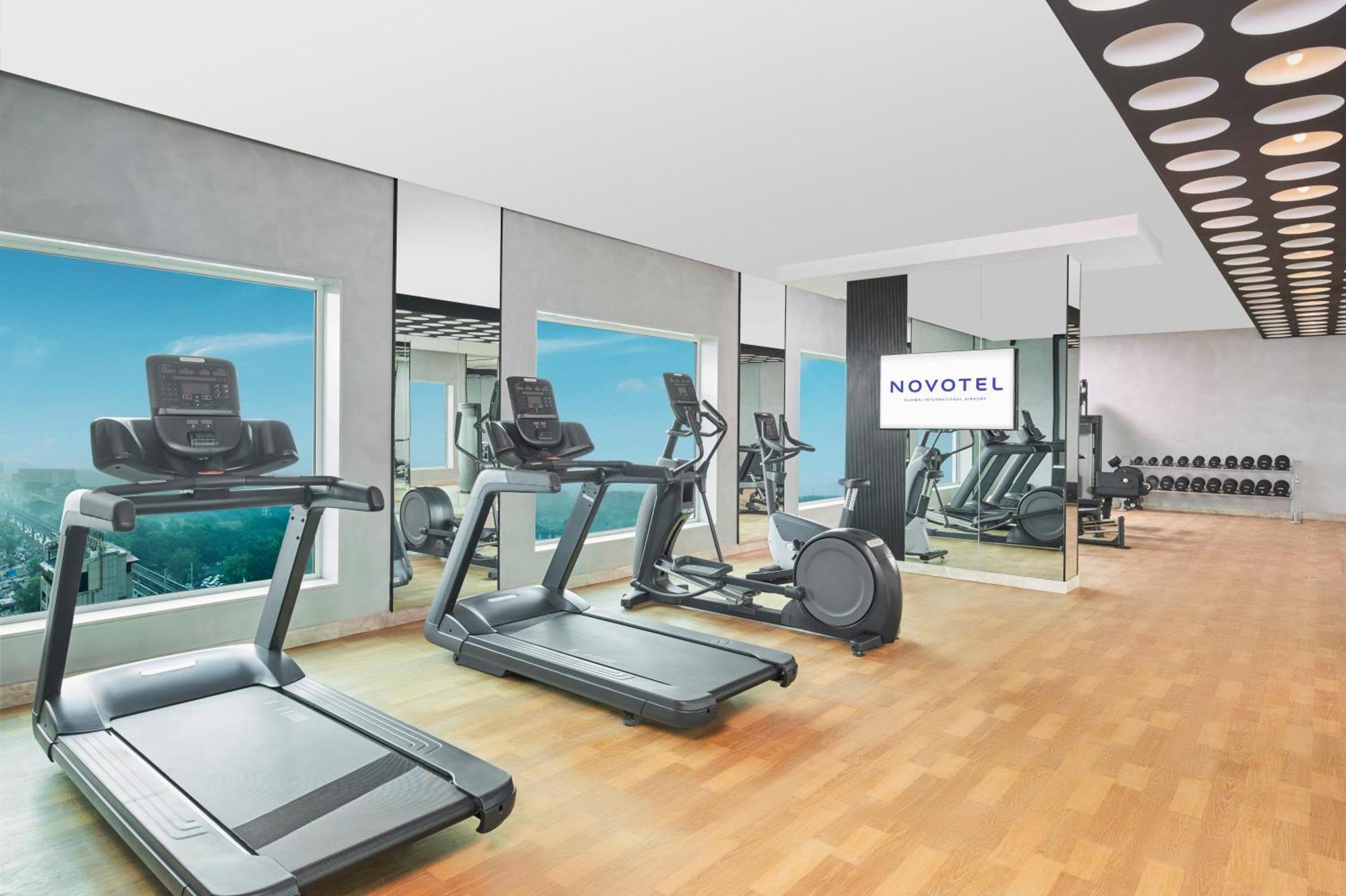 Novotel Mumbai International Airport Dış mekan fotoğraf A typical gym at a Novotel hotel