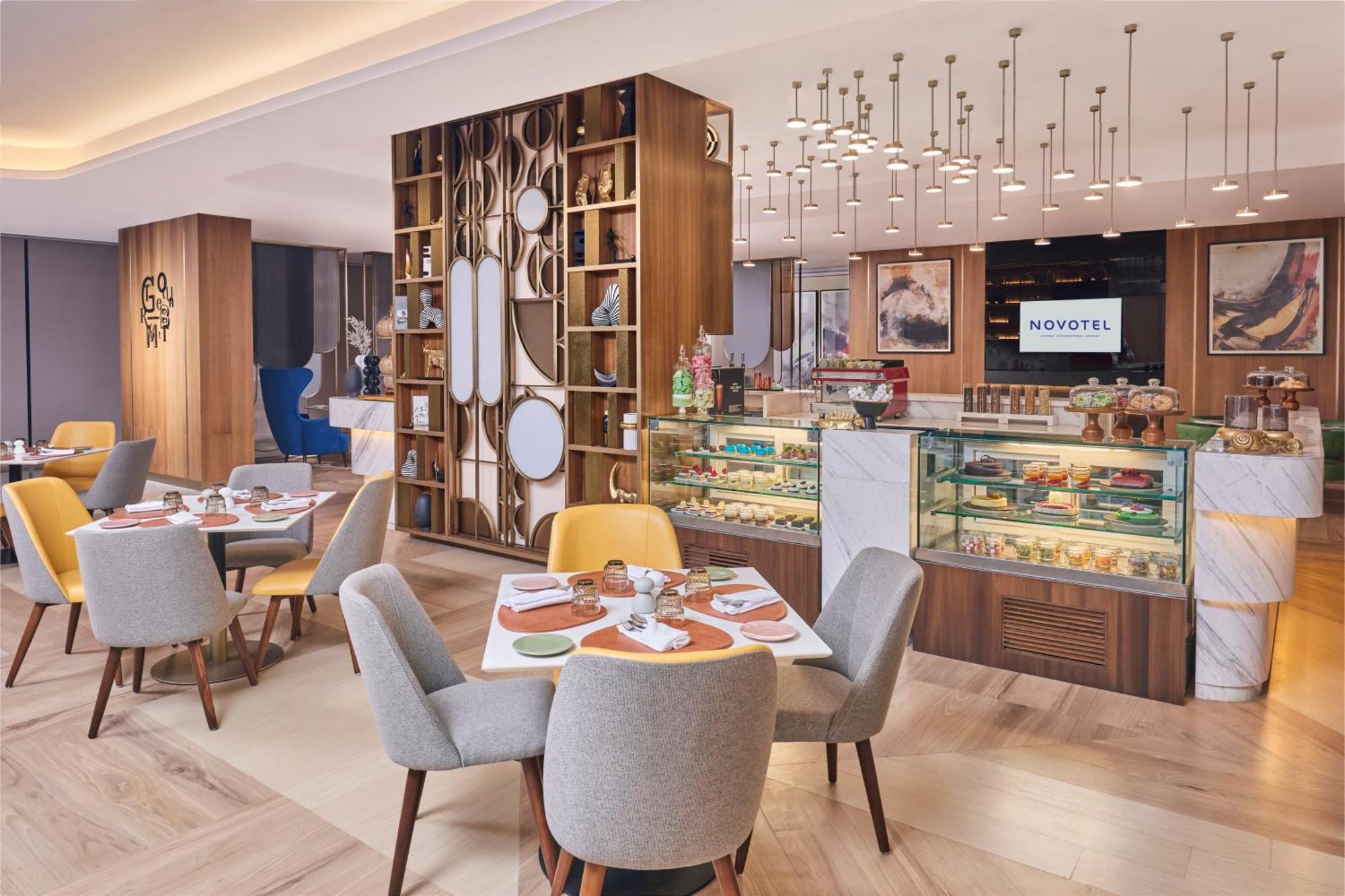 Novotel Mumbai International Airport Dış mekan fotoğraf The restaurant at Novotel London West
