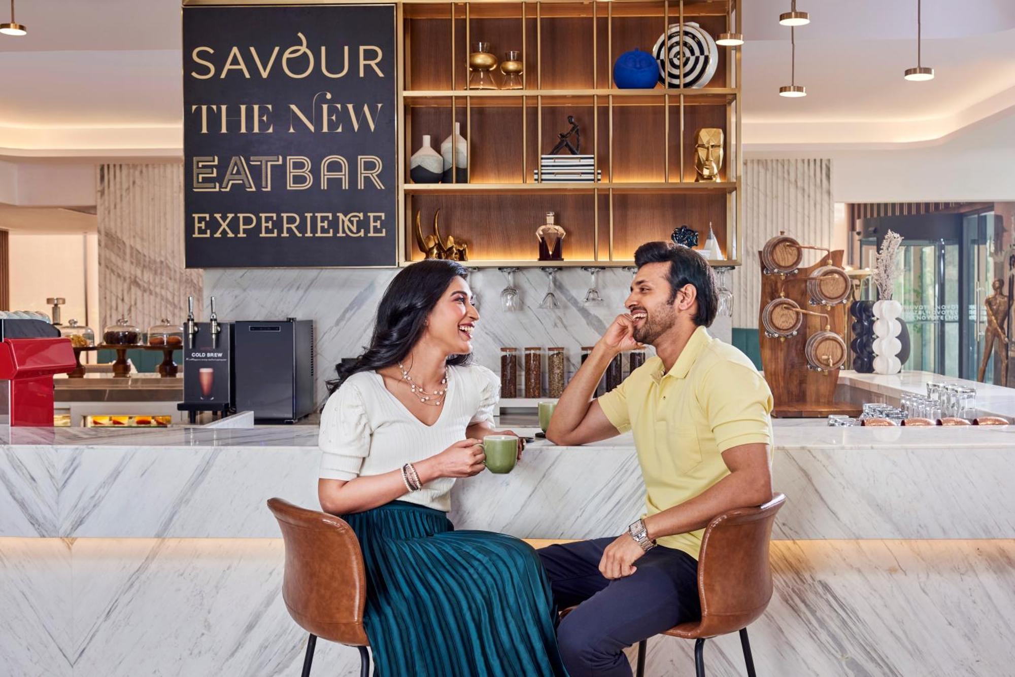 Novotel Mumbai International Airport Dış mekan fotoğraf The New Eat Bar Experience