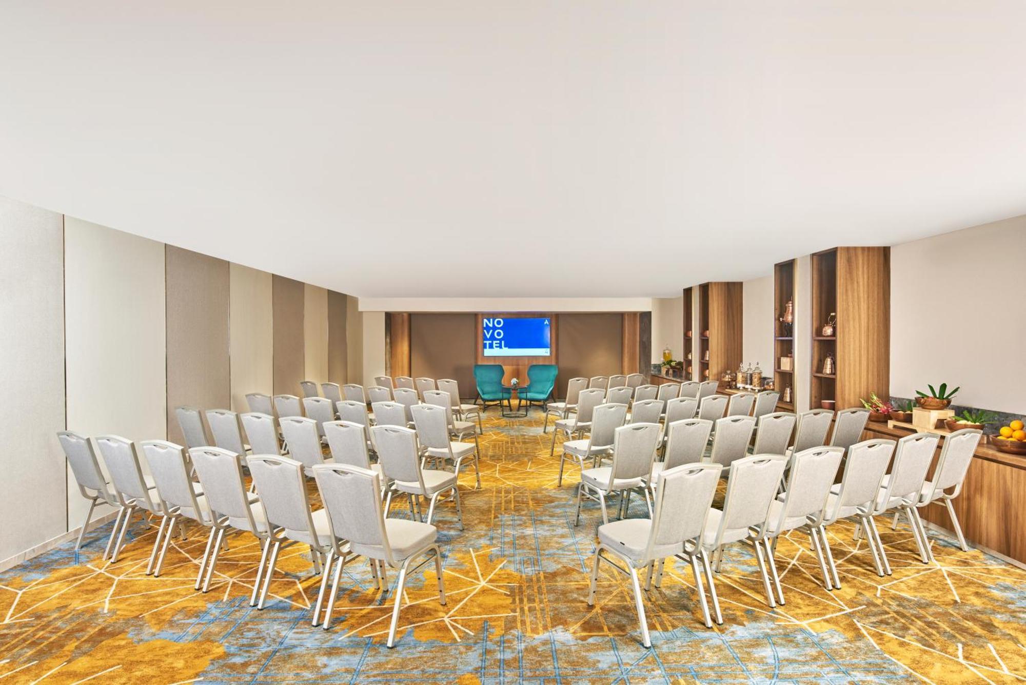 Novotel Mumbai International Airport Dış mekan fotoğraf Meeting room
