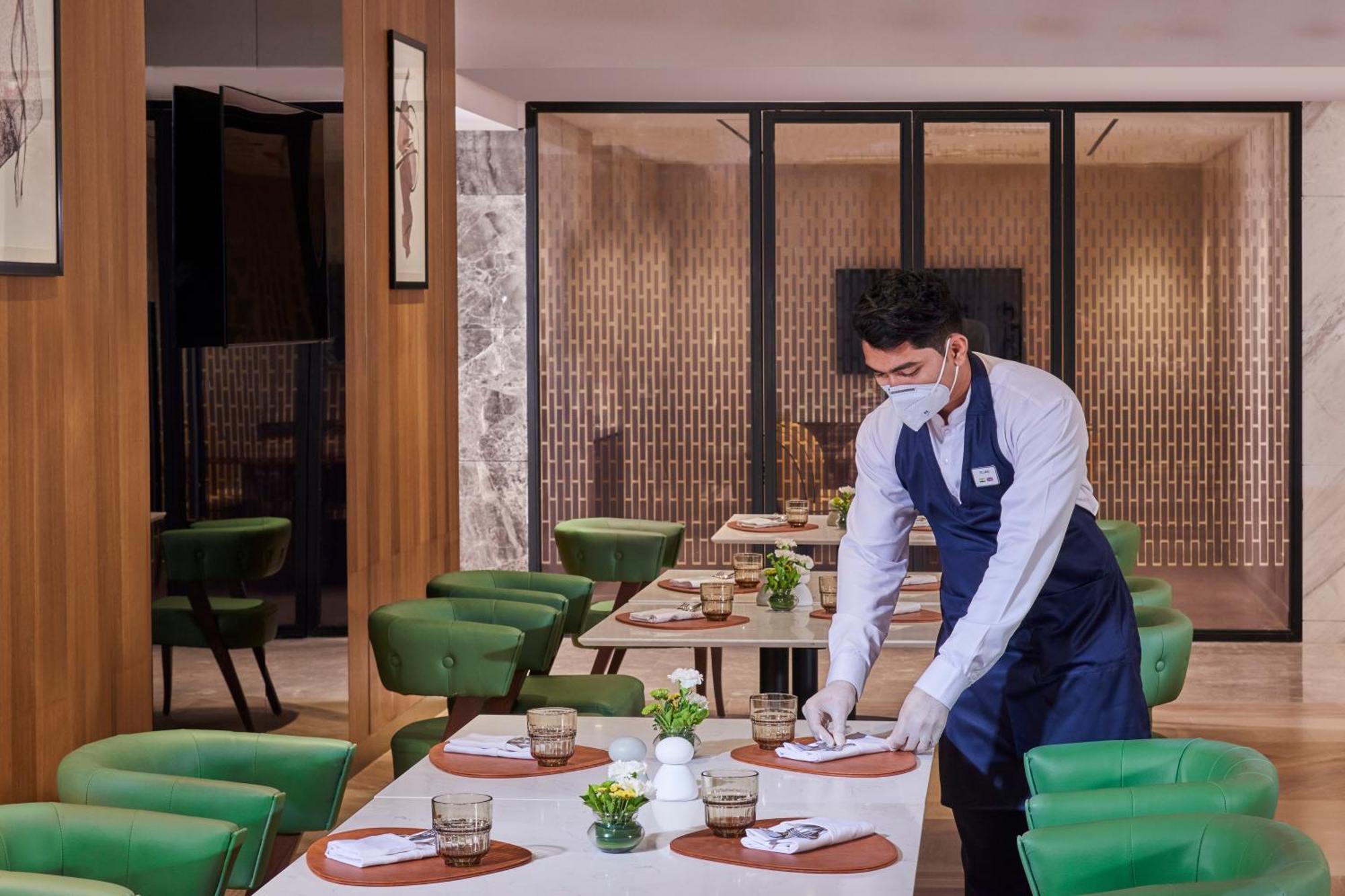 Novotel Mumbai International Airport Dış mekan fotoğraf A restaurant in India